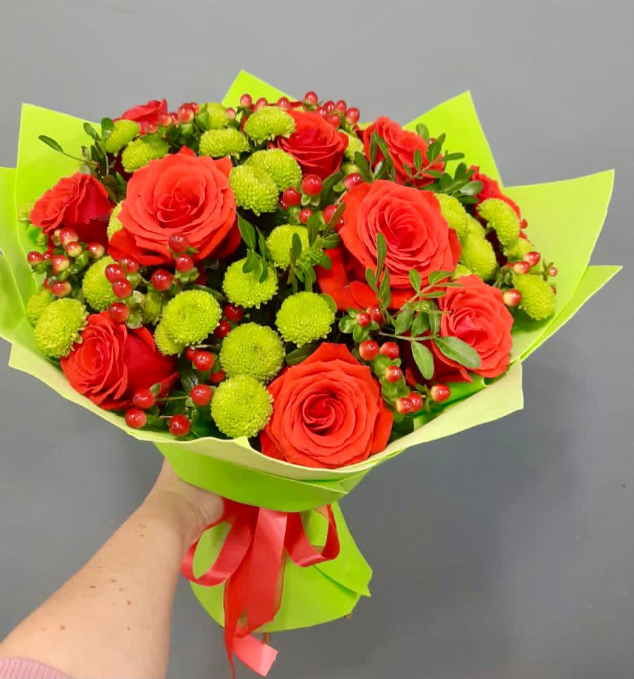 Букет цветов из: Хризантемы и Розы в Александровке Наро-Фоминск