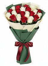Букет Микс из красных и белых роз в Александровке Наро-Фоминск