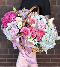 Цветочная композиция из Розы, Хризантемы, Пионы и Лизиантусы в корзине в Александровке Наро-Фоминск