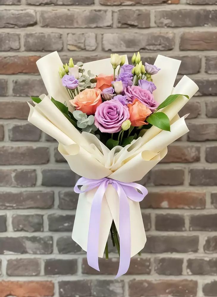 Букет цветов из: Лизиантусы и Розы в Александровке Наро-Фоминск