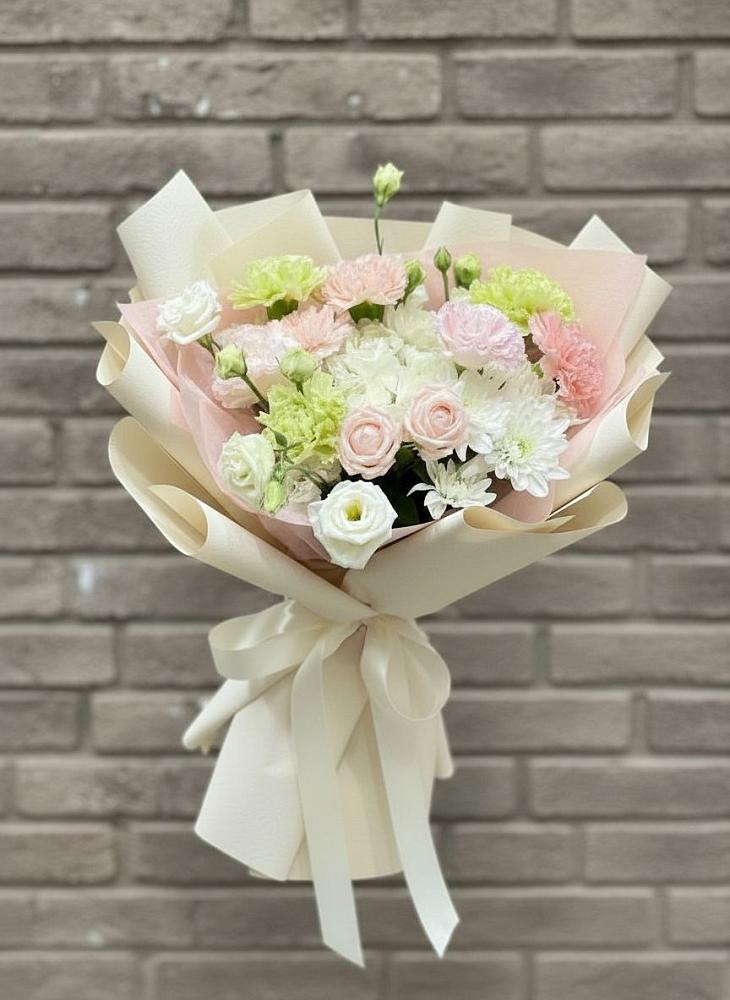 Букет цветов из: Гвоздики, Розы, Лизиантусы и Хризантемы в Александровке Наро-Фоминск