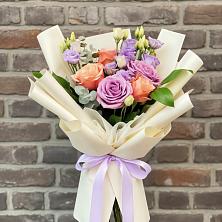 Букет цветов из:  Лизиантусы и Розы в Александровке Наро-Фоминск