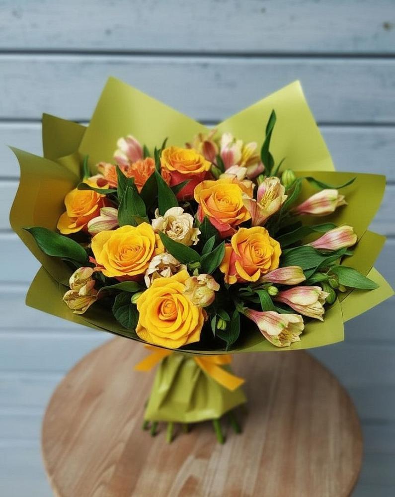 Букет цветов из: Альстромерии и Розы в Александровке Наро-Фоминск