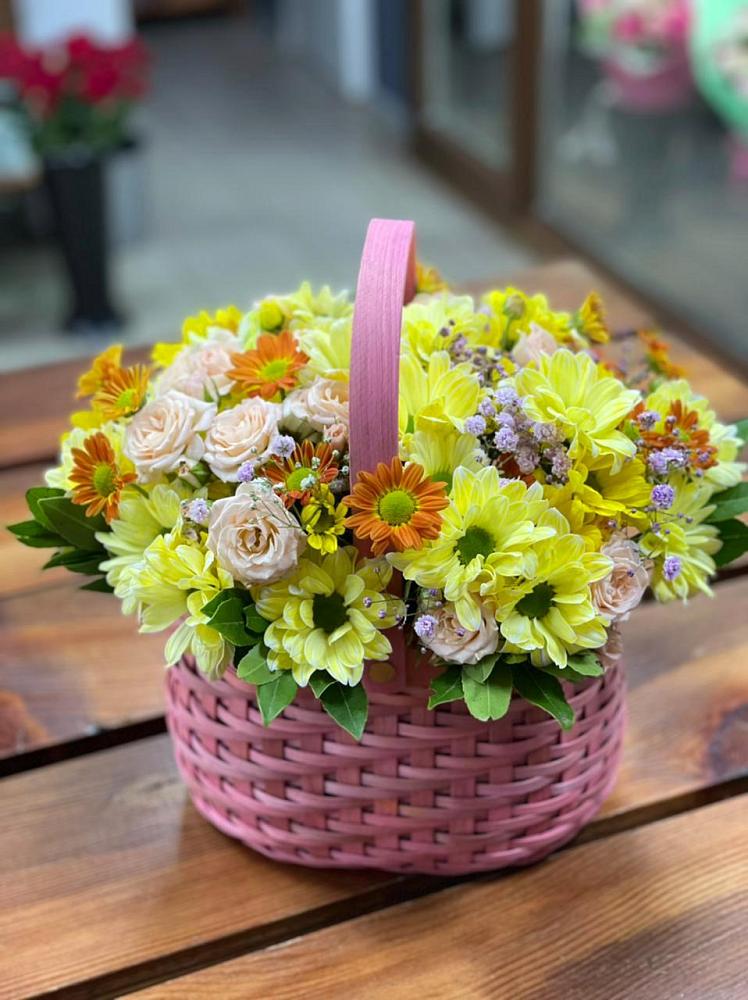 Цветочная композиция из Хризантемы и Розы в корзине в Александровке Наро-Фоминск