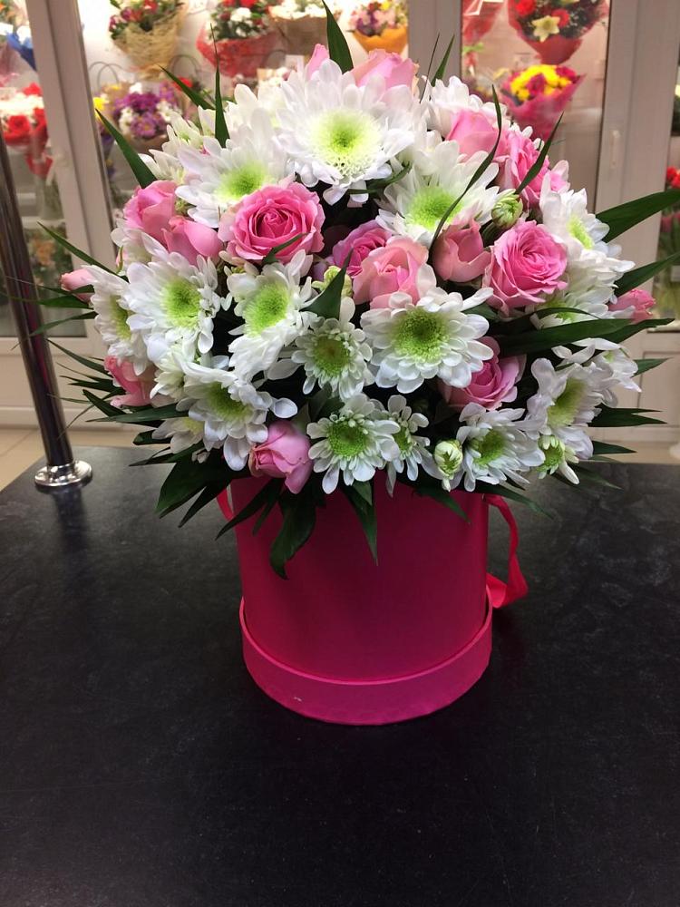 Цветочная композиция из Розы и Хризантемы в шляпной коробке в Александровке Наро-Фоминск