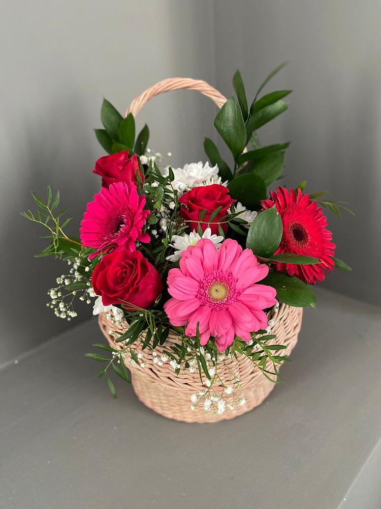 Цветочная композиция из Розы, Хризантемы и Герберы в корзине в Александровке Наро-Фоминск