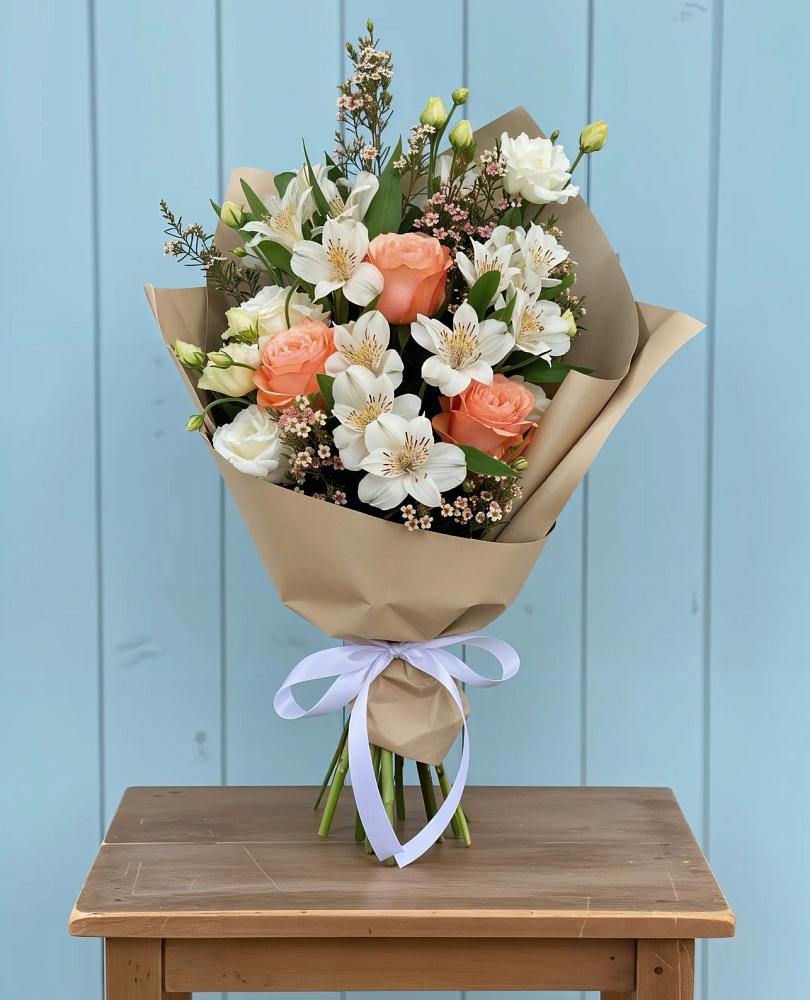 Букет цветов из: Альстромерии, Лизиантусы, Розы и Хризантемы в Александровке Наро-Фоминск