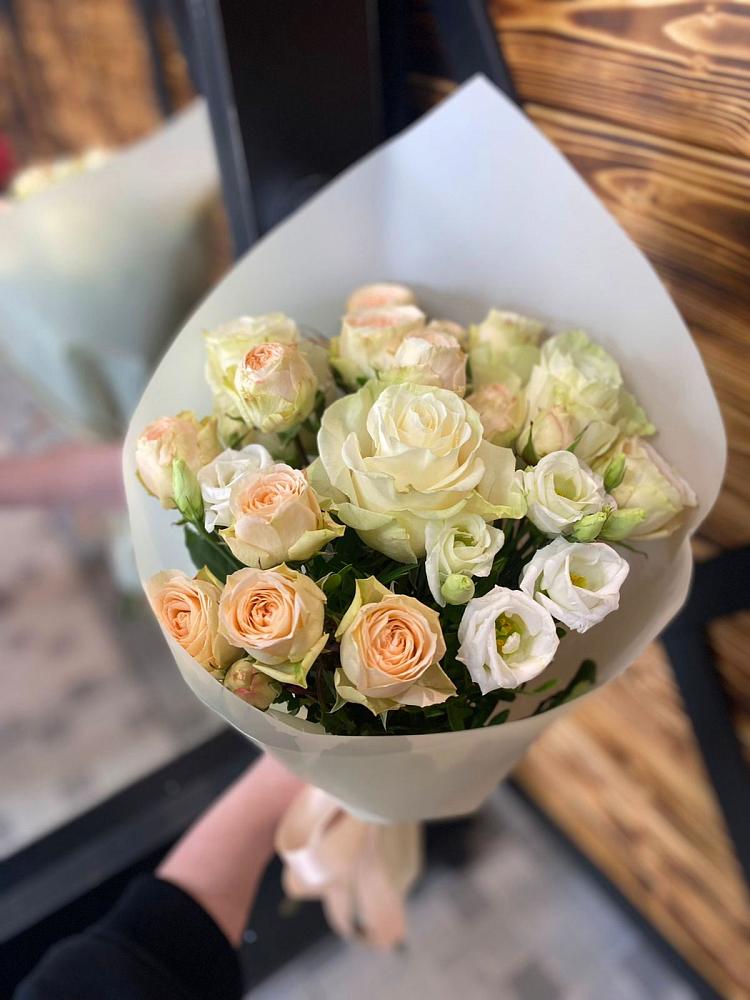 Букет цветов из: Розы и Лизиантусы в Александровке Наро-Фоминск